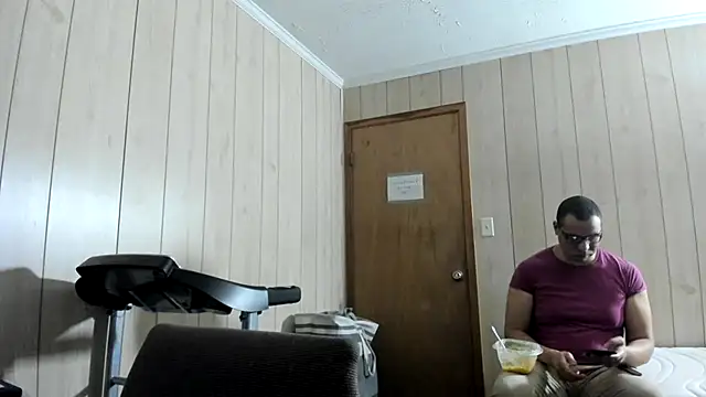 Snapshot of NaturalBeautyQueen chatting on 7, 7, 2026 NaturalBeautyQueen online show from 7, 7, 2026