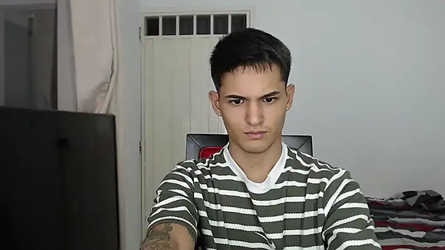 Snapshot of Alex_mojica chatting on 21, 11, 2025 Alex mojica online show from 21, 11, 2025