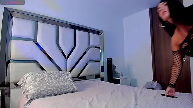 Michelle Ferrerr online show from 16, 12, 2025