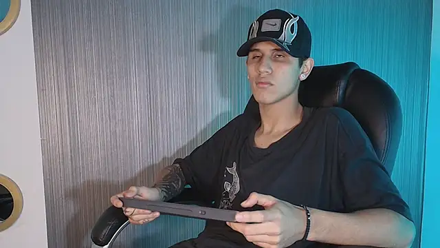 Snapshot of _realwav chatting on 13, 10, 2025 realwav online show from 13, 10, 2025