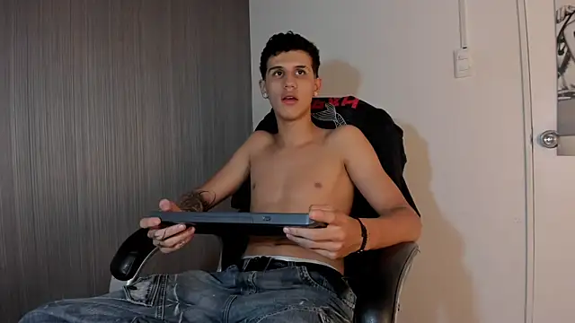 Snapshot of _realwav chatting on 18, 10, 2025 realwav online show from 18, 10, 2025