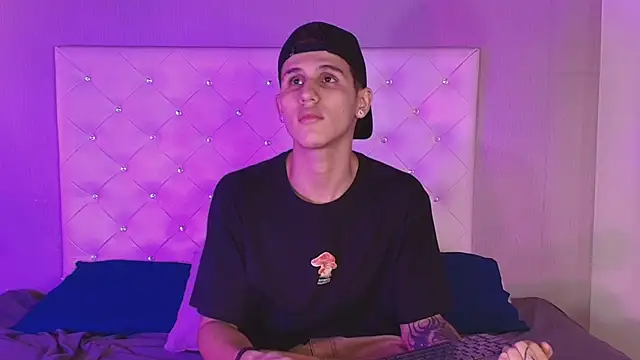 Snapshot of _realwav chatting on 28, 10, 2025 realwav online show from 28, 10, 2025