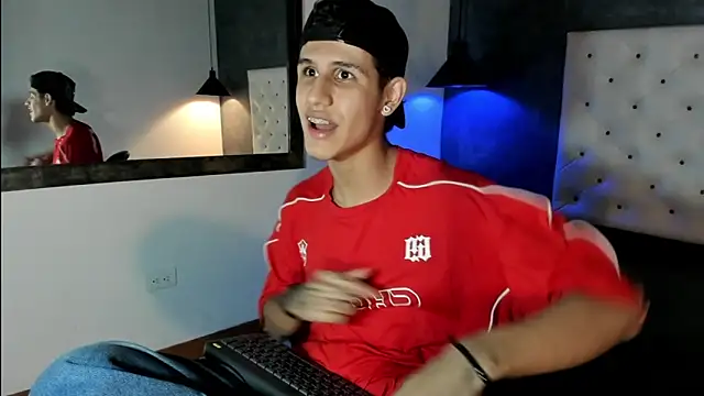 Snapshot of _realwav chatting on 7, 11, 2025 realwav online show from 7, 11, 2025