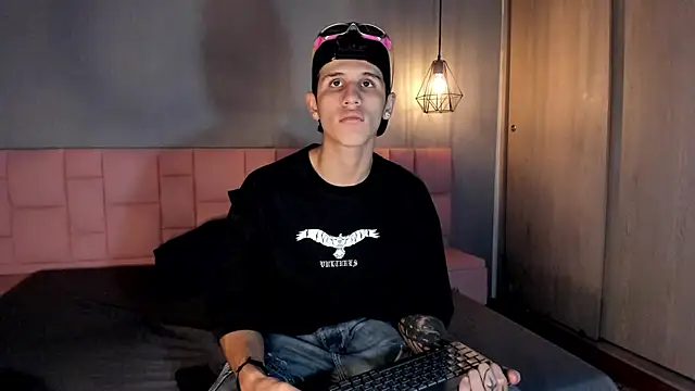 Snapshot of _realwav chatting on 20, 11, 2025 realwav online show from 20, 11, 2025