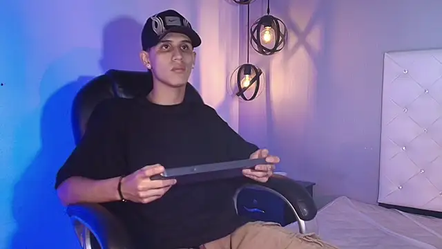 Snapshot of _realwav chatting on 14, 12, 2025 realwav online show from 14, 12, 2025