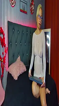 Snapshot of geminis_milf chatting on 9, 10, 2025 geminis milf online show from 9, 10, 2025
