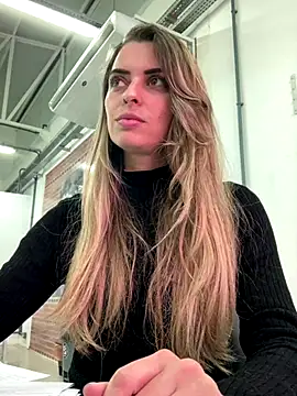 Snapshot of SweetGraciosa chatting on 10, 10, 2025 SweetGraciosa online show from 10, 10, 2025