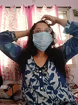 Snapshot of thanusi_2 chatting on 18, 6, 2026 thanusi 2 online show from 18, 6, 2026
