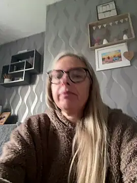 Anastasia-BlondeXX online show from 14, 1, 2026