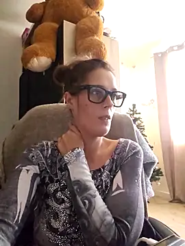 Snapshot of Mila_Luciphya chatting on 5, 12, 2025 Mila Luciphya online show from 5, 12, 2025