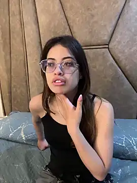 Snapshot of Isabela_Colins chatting on 12, 9, 2025 Isabela Colins online show from 12, 9, 2025