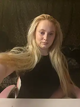 Snapshot of EmilyAngelUK chatting on 19, 12, 2025 EmilyAngelUK online show from 19, 12, 2025