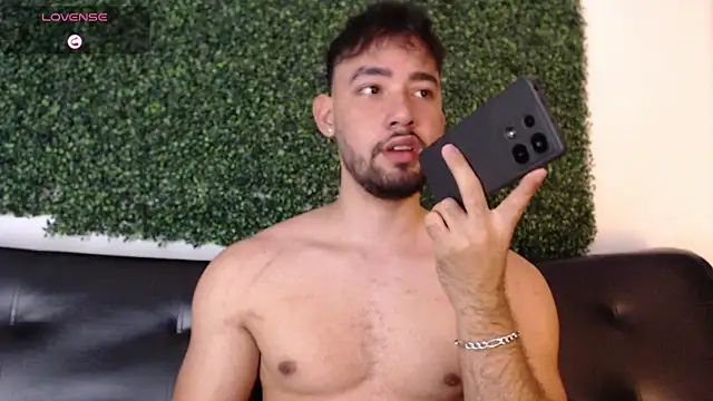 Snapshot of sam_ford_2 chatting on 5, 3, 2026 sam ford 2 online show from 5, 3, 2026