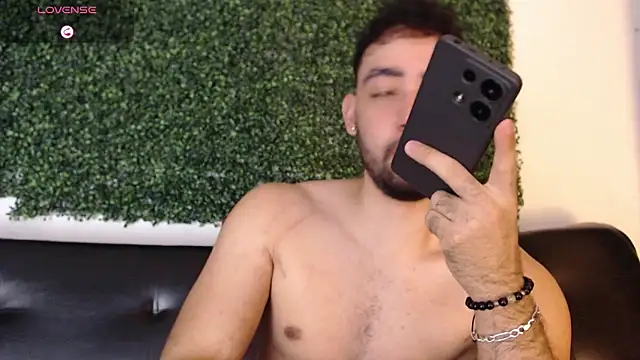 Snapshot of sam_ford_2 chatting on 9, 4, 2026 sam ford 2 online show from 9, 4, 2026