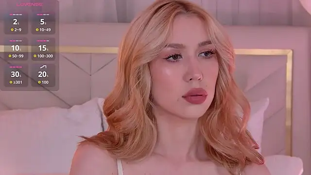 Snapshot of VelvetHell chatting on 15, 9, 2025 VelvetHell online show from 15, 9, 2025