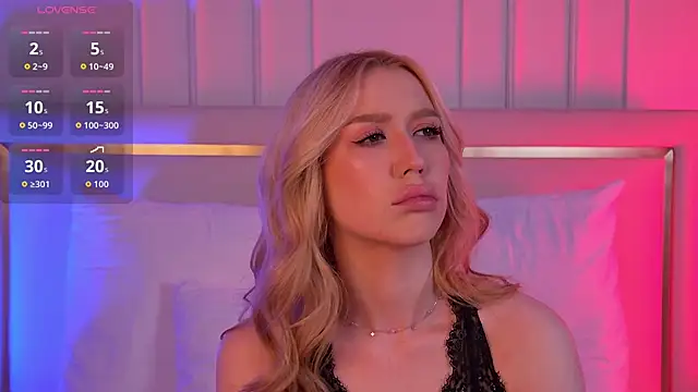 Snapshot of VelvetHell chatting on 4, 10, 2025 VelvetHell online show from 4, 10, 2025