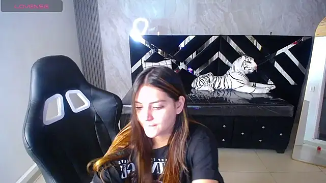 Snapshot of emily_cooper_t chatting on 17, 9, 2025 emily cooper t online show from 17, 9, 2025