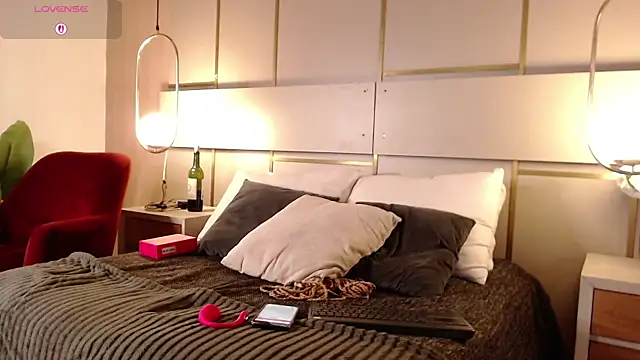 Snapshot of Lina_Montclair chatting on 6, 11, 2025 Lina Montclair online show from 6, 11, 2025