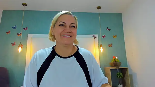 Snapshot of Heidy_milf chatting on 8, 10, 2025 Heidy milf online show from 8, 10, 2025