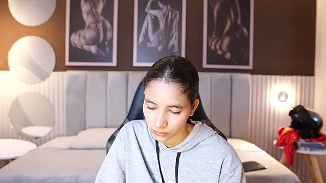 pinkloly online show from 10, 10, 2025