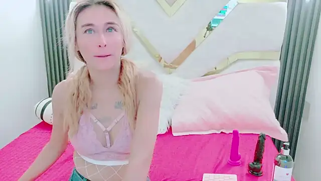 Snapshot of charlotte_phaeton chatting on 29, 10, 2025 charlotte phaeton online show from 29, 10, 2025