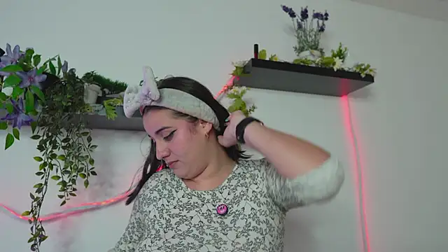 Lana Herondale online show from 4, 6, 2026