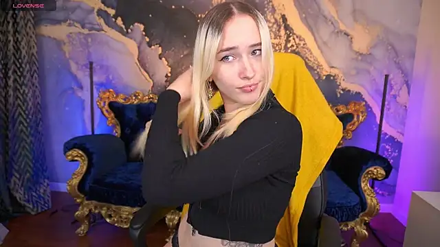 LilElfie online show from 22, 10, 2025