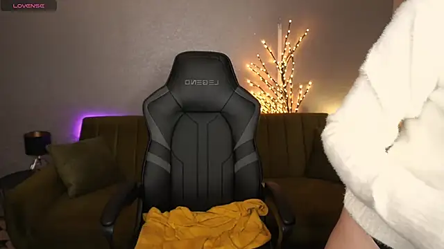 LilElfie online show from 15, 11, 2025