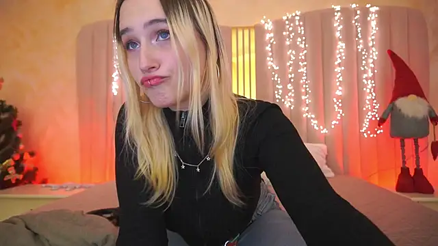 Snapshot of LilElfie chatting on 7, 1, 2026 LilElfie online show from 7, 1, 2026