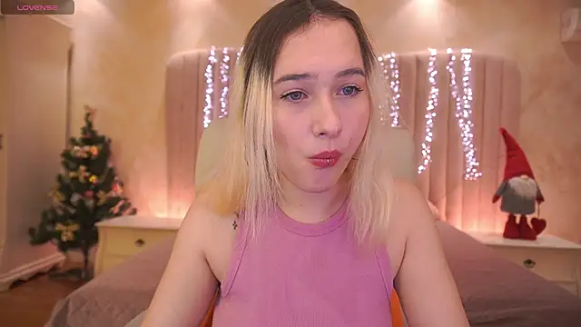 Snapshot of LilElfie chatting on 17, 1, 2026 LilElfie online show from 17, 1, 2026