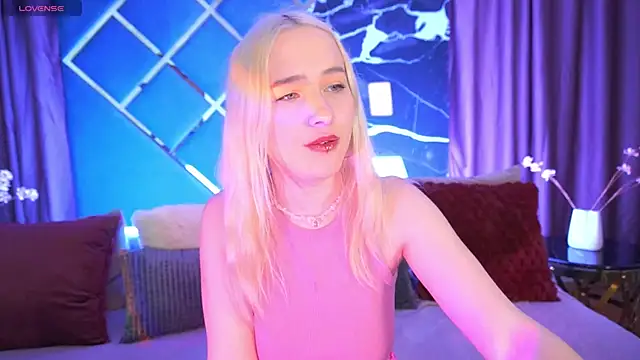 Snapshot of LilElfie chatting on 11, 2, 2026 LilElfie online show from 11, 2, 2026