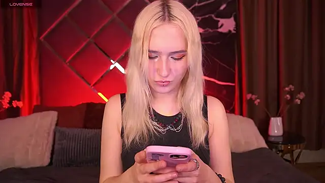 Snapshot of LilElfie chatting on 26, 2, 2026 LilElfie online show from 26, 2, 2026