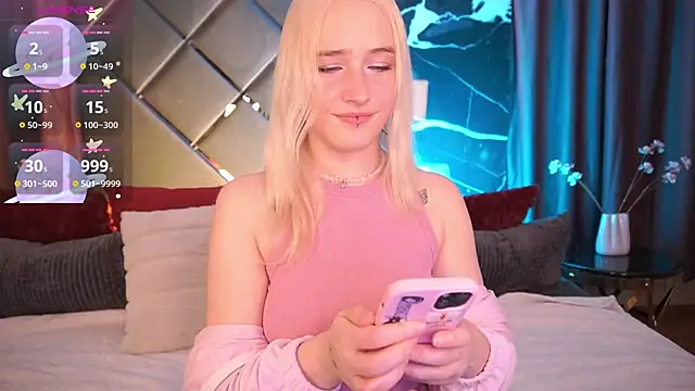 Snapshot of LilElfie chatting on 10, 3, 2026 LilElfie online show from 10, 3, 2026