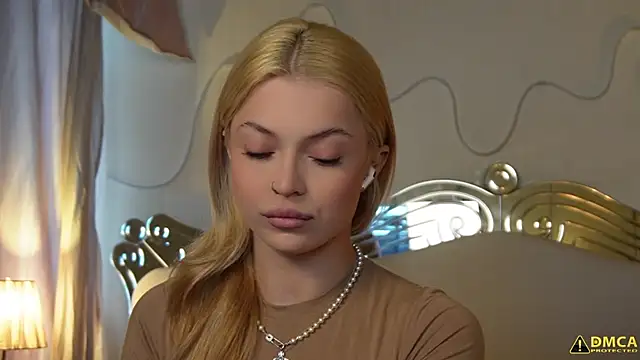 Snapshot of kellypeachcake chatting on 24, 10, 2025 kellypeachcake online show from 24, 10, 2025