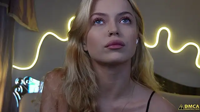 Snapshot of kellypeachcake chatting on 28, 10, 2025 kellypeachcake online show from 28, 10, 2025