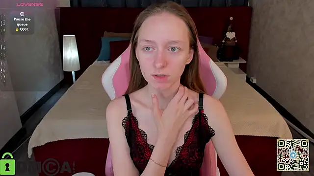 Mia E1fie online show from 18, 12, 2025