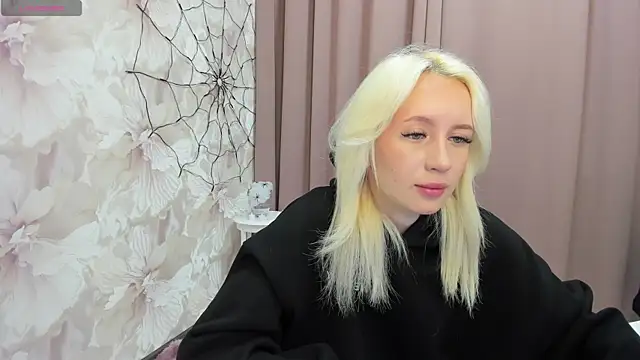 Snapshot of cute_luucy chatting on 3, 11, 2025 cute luucy online show from 3, 11, 2025