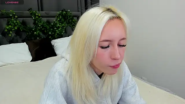 Snapshot of cute_luucy chatting on 18, 11, 2025 cute luucy online show from 18, 11, 2025