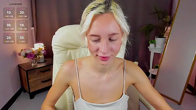 Snapshot of cute_luucy chatting on 3, 2, 2026 cute luucy online show from 3, 2, 2026