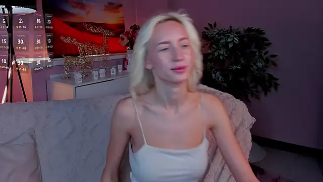 Snapshot of cute_luucy chatting on 5, 2, 2026 cute luucy online show from 5, 2, 2026