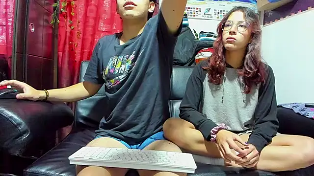 Snapshot of Donuts_DD chatting on 19, 12, 2025 Donuts DD online show from 19, 12, 2025