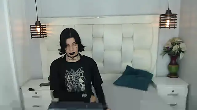 Snapshot of Atley_Dolly chatting on 8, 10, 2025 Atley Dolly online show from 8, 10, 2025