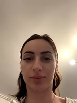 Snapshot of AuraPure chatting on 19, 11, 2025 AuraPure online show from 19, 11, 2025