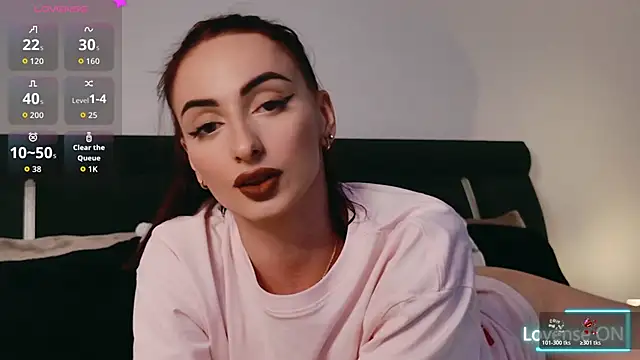 Snapshot of AuraPure chatting on 28, 11, 2025 AuraPure online show from 28, 11, 2025