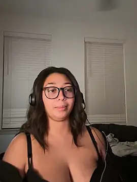Snapshot of minhaa_gamer chatting on 11, 10, 2025 minhaa gamer online show from 11, 10, 2025