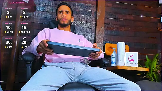 Snapshot of Alex_bigcock11_ chatting on 23, 11, 2025 Alex bigcock11 online show from 23, 11, 2025