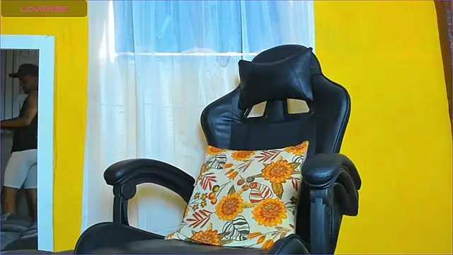 Snapshot of Alex_bigcock11_ chatting on 15, 12, 2025 Alex bigcock11 online show from 15, 12, 2025