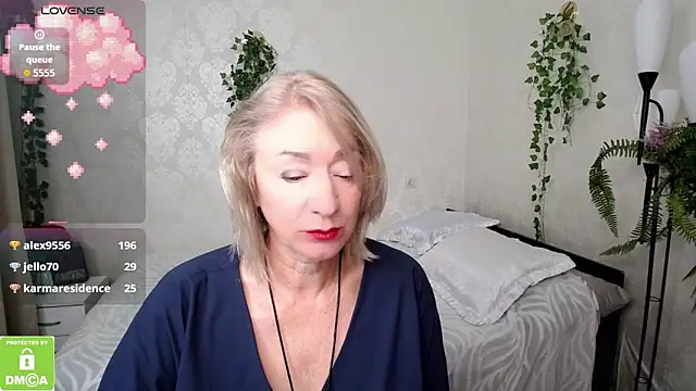 hunters woman online show from 15, 10, 2025