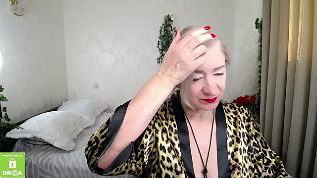 Snapshot of hunters_woman chatting on 8, 3, 2026 hunters woman online show from 8, 3, 2026