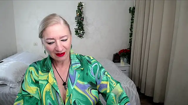 hunters woman online show from 17, 7, 2026